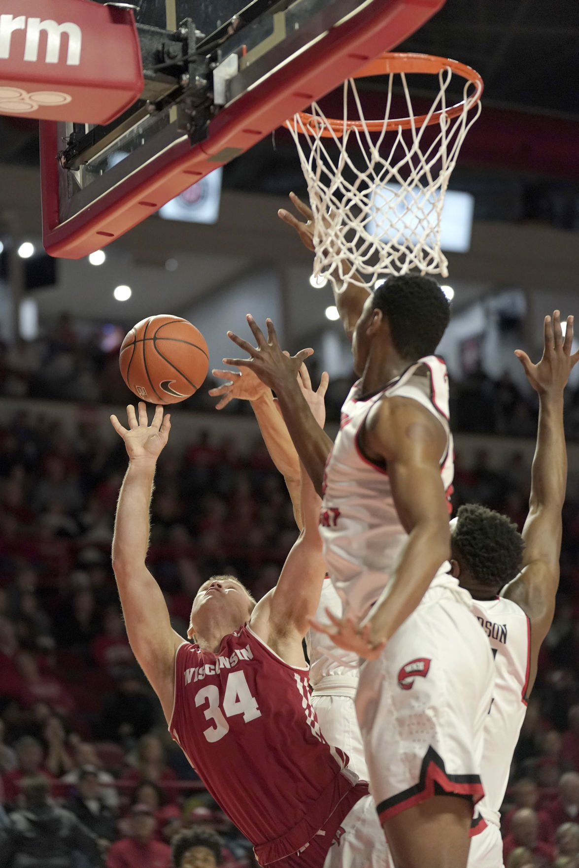 Hilltoppers 83, Badgers 76